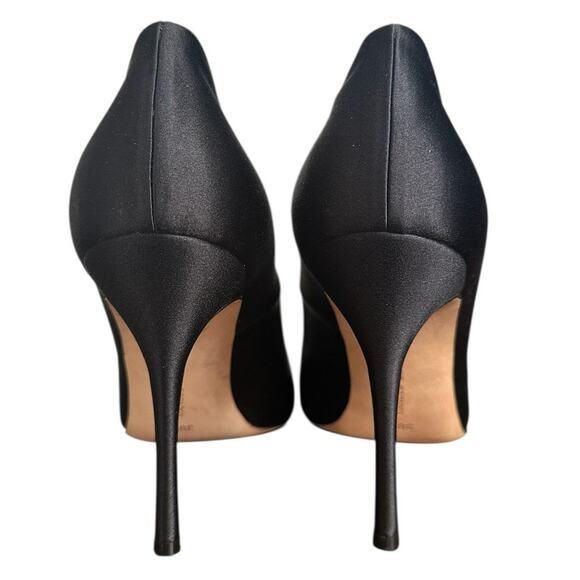Manolo Blahnik Crystal Jeweled Broach Black High Heel Pumps 38.5 - Picture 3 of 9
